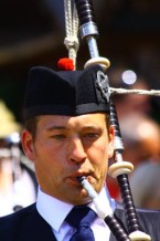 caledonianPipesAndDrumsBurgenlandFotoPeterTagwerker.jpg