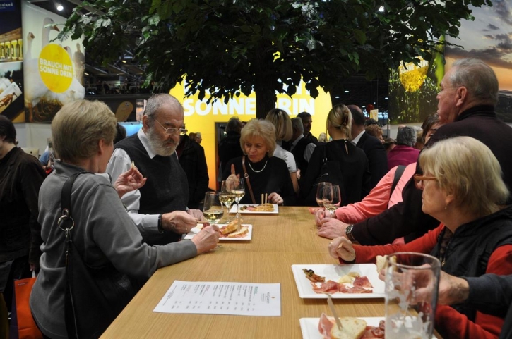 2018BaumSchinkenWeinUndBurgenland
