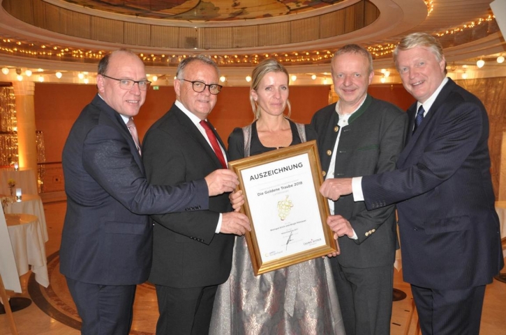 VerleihungGoldeneTraubeInBadenFotoWilhelmBoehm