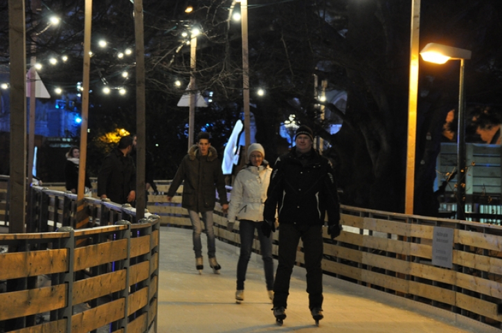 EislaufenImRahtausParkWienRomantikFotoAnnemariePrinz