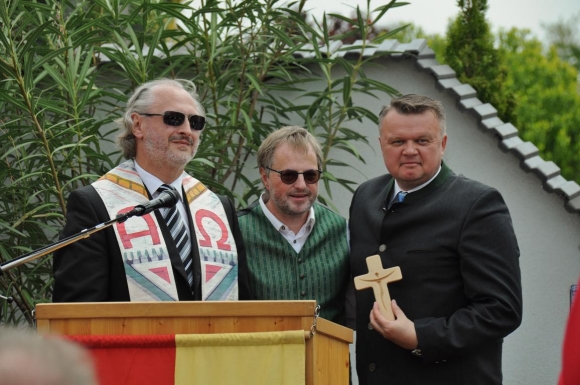 PfarrerPoettelsdorfSchenkenGemeindeKreuzFotoPrinzSCHNAPPENat