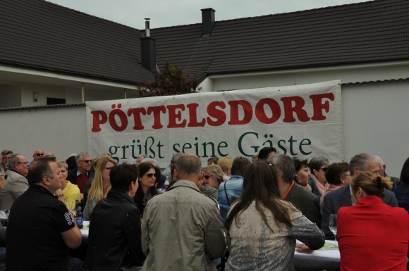 PoettelsdorfGruesstSeineGaesteFotoPrinzSCHNAPPENat