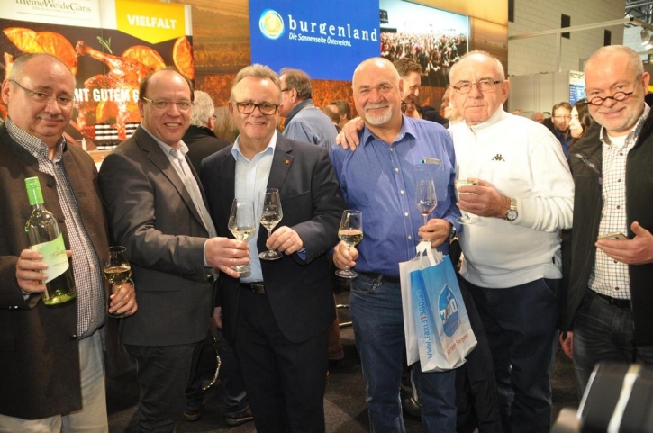 GuteLauneAmBurgenlandStandFerienmesseWienFotoWilhelmBoehm
