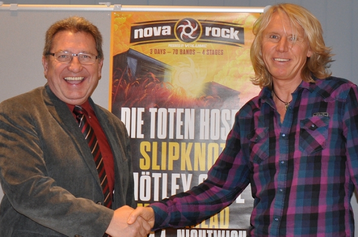 2015VertragsabschlussNovaRockNickesldorfZapflTatarFotoAnnemariePrinz