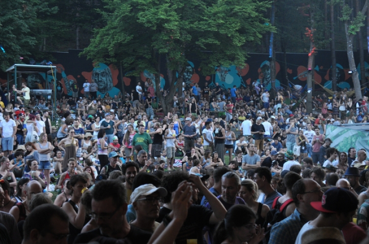 PublkiumInWiesenFotoAnnemariePrinzOnlineMagazinSCHNAPPENat