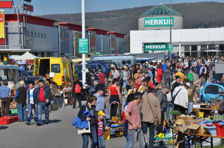 MerkurParkplatzEisenstadtFlohmarktSonntagFotoPrinzSCHNAPPENat