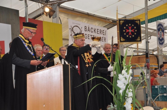 2017ConsulTomborTinteraSchwenktDenKelchFotoWilhelmBoehm