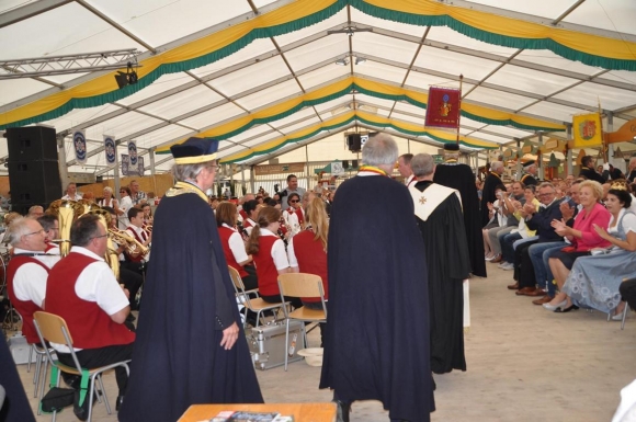 2017FestzeltWeinritterZiehen EinFotoWilhelmBoehm