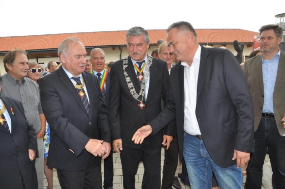 HansPeterDoskozilBegruesstWeinritterFotoWilhelmBoehm