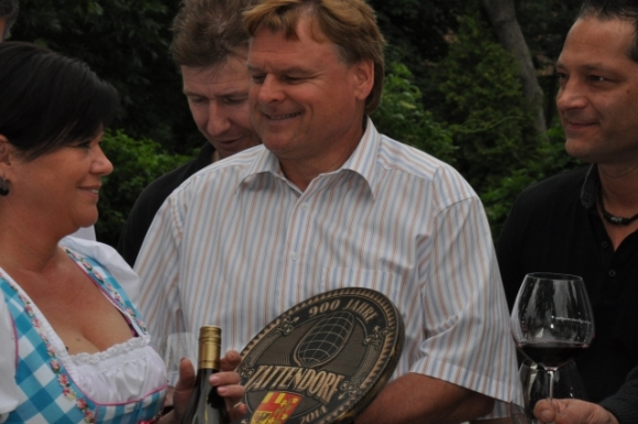 2014BuergermeisterDietrichReinfrankTattendorfmitWinzernFotoAnnemariePrinz