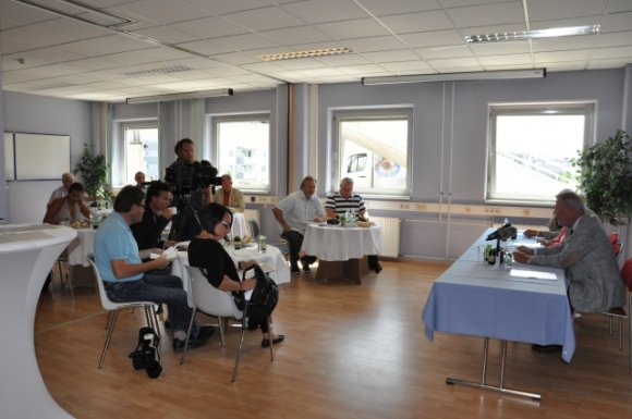 PressekonferenzArenaNovaFotoAnnemariePrinz