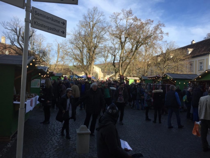 HeiligenkreuzAdventKlosterMoencheFotoPrinzSCHNAPPENat