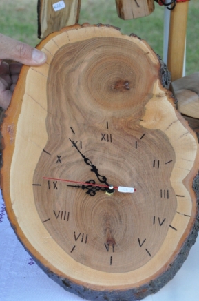 WanduhrHandarbeitenHolzFotoAnnemariePrinz