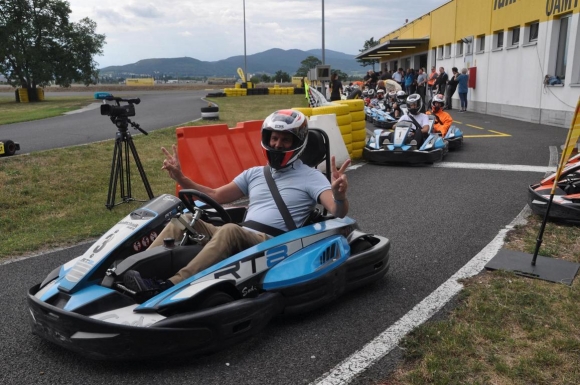 2019KuenstlerischerLeiterDerSeefestspieleMoerbischPeterEdelmannImKartWilhelmBoehm (7)