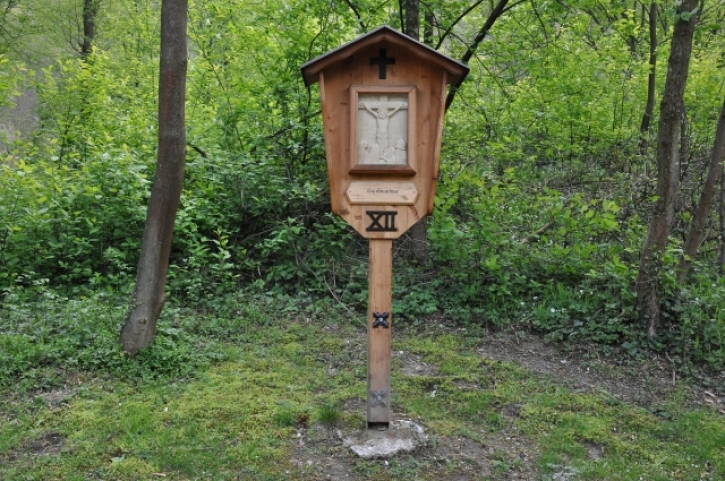 cKreuzweg12SeebensteinJesusStirbtFotoAnnemariePrinz
