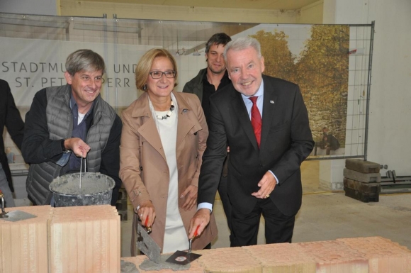 RestaurierungStadtmuseumWienerNeustadtLandeshauptfrauMiklLeitnerBuergermeisterSchneebergerFotoWilhelmBoehm