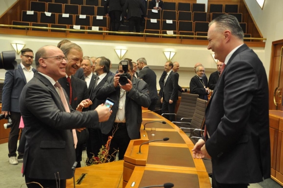 LandeshauptmannHansPeterDoskozilRechtsFotoWilhelmBoehm