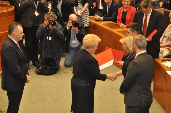 VerenaDunstWirdAngelobtFotoWilhelmBoehm