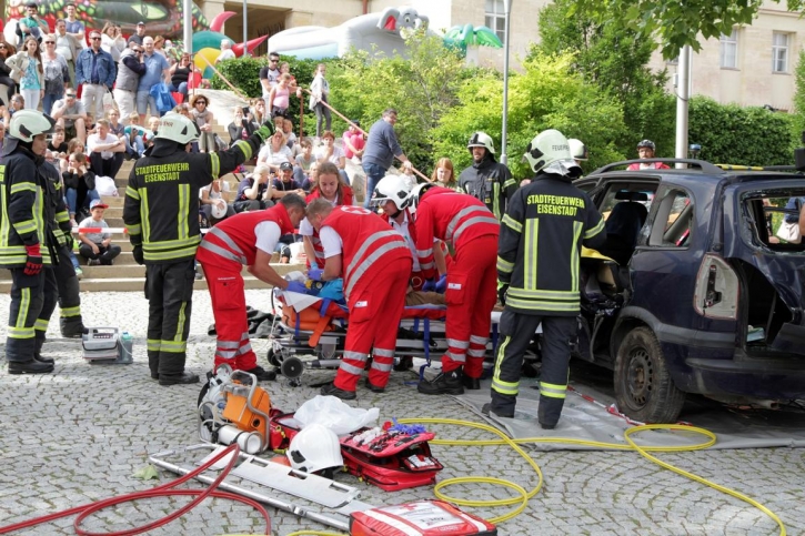 SchauuebungderRettungsorganisationenvor demLandhausFotoBgldLandesmedienservice