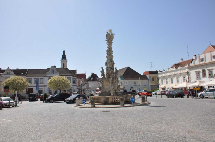2018LangenloisHauptplatzFotoPrinzSCHNAPPENat