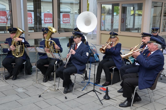 EroeffnungsFeierAmHauptplatzWrNeustadtMarienmarktFotoPeWoe