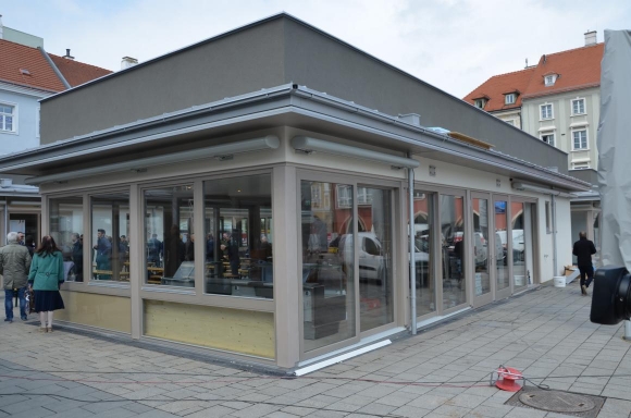 GeschaeftAmMarienmarktWienerNeustadtHauptplatzFotoPeWoe