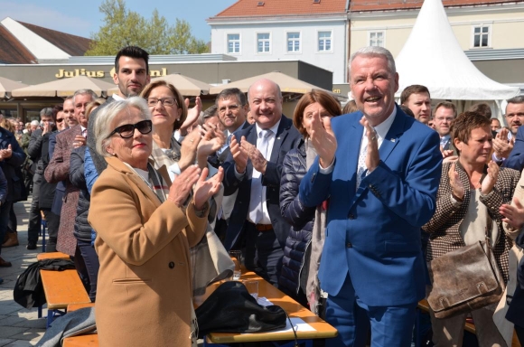 2017LandesChefinJohannaMiklLeitnerMitBuergermeisterKlausSchneebergerFotoPeWoe