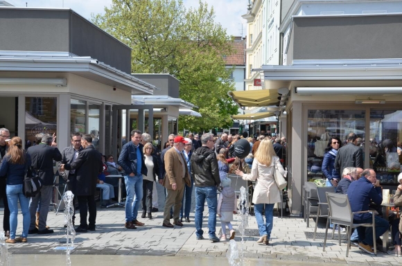 HauptplatzWienerNeustadtMarienMarktEroeffnungFotoPeWoe