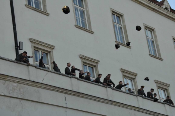 ZumAbschlussKapperlwerfenDerJungenLeutnanteFotoPrinzSCHNAPPENat