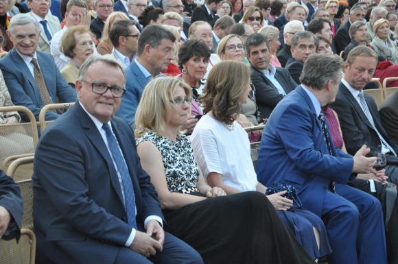 LandeshauptmannHansNiesslBeiDenSeefestspielenFotoWilhelmBoehm