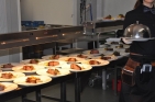 FliessbandArbeitInDerKuecheFotoPrinzSCHNAPPENat