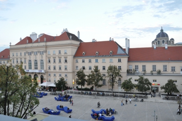 MuseumsquartierInnenhofFotoAnnemariePrinz
