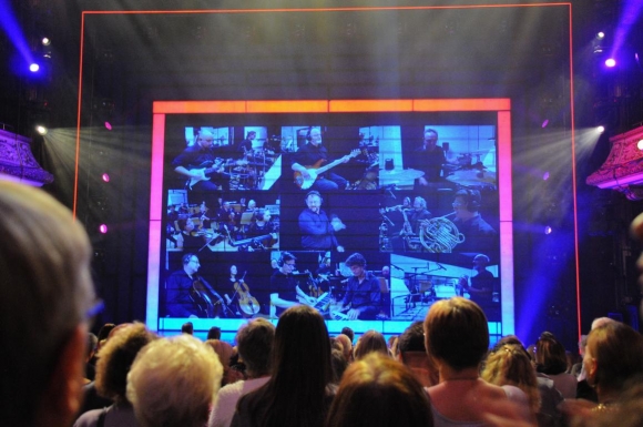MusikerImMusicalBodyguardWienFotoPrinzSCHNAPPENat