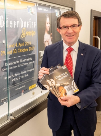 KonzertprogrammNOLandesausstellungKulturstadtratFranzPiribauerFotoStadtWienerNeustadtPuerer