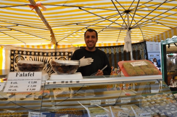FalafelVerkaeuferWienFotoAnnemariePrinz