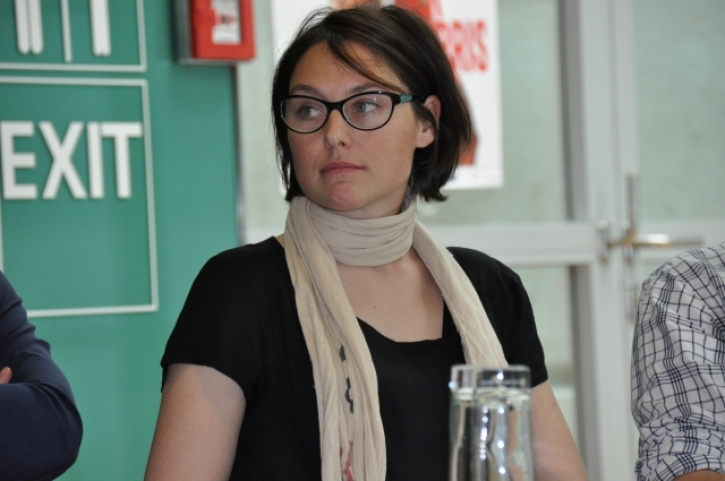 SarahJeanneBabitsSpieltKathiDerZerrisseneNestroyFotoAnnemariePrinz