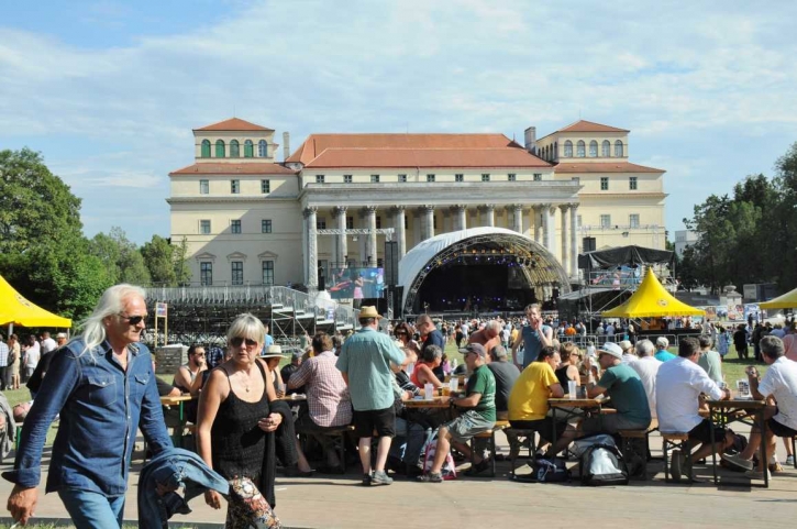 AtmosphaereFestivalgelaendeSchlossEisenstadtFotoPrinzSCHNAPPENat
