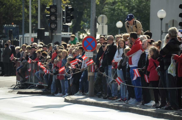 MilitaerparadeBesucherFotoPrinzSCHNAPPENat