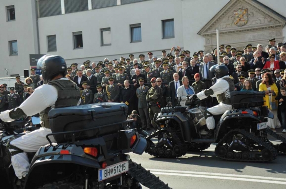 MilitaerparadeFotoPrinzSCHNAPPENat