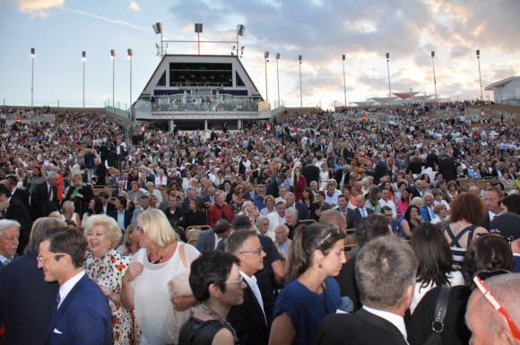 BesucherPremiereMoerbischSeefestspieleNeusiedlersee