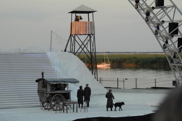 NeusiedlerseeKulisseSeefestspieleBuehnenbildFotoPrinzSCHNAPPENat