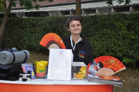 ViktoriaUndIhrHusarSeefestspieleMoerbischMerchandiseFotoPrinzSCHNAPPENat