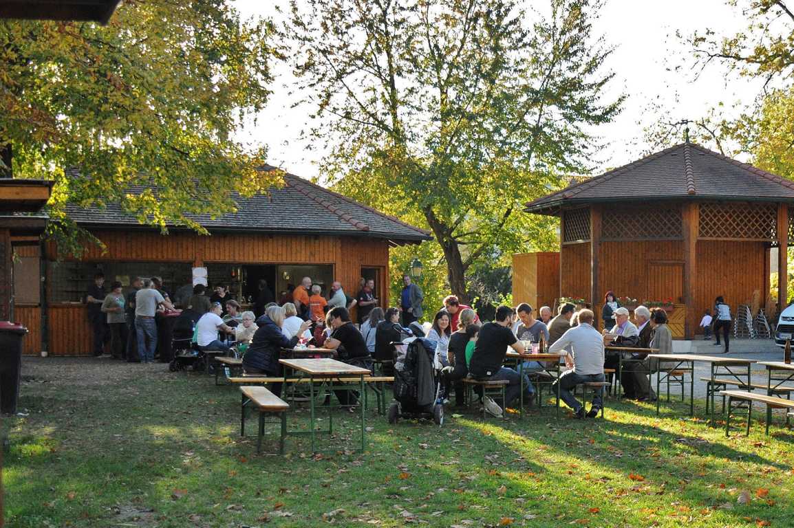 2017BesucherAmReserlkirtagLichtenwoerthOesterreichFotoPrinzSCHNAPPENat