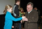 LandeshauptmannHansNiesslUebergibtPokalFotoLandesmedienserviceBurgenland