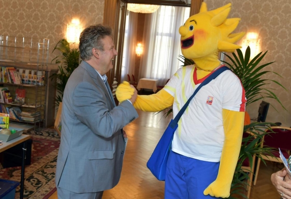 BuergermeisterLudwigBeimFerienspielInWien(c)CJobstPID
