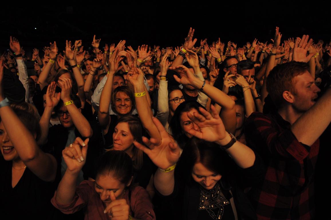 2016WienStadthalle12000FansParovStelarFotoPrinzSCHNAPPENat