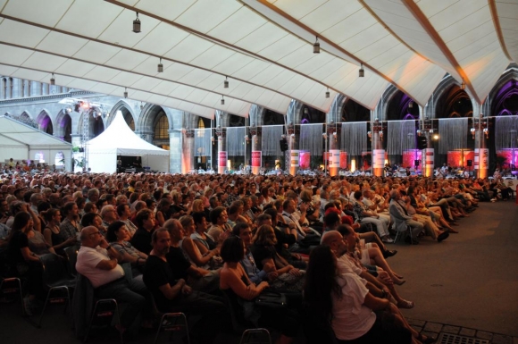 BesucherKabarettfestivalFotoAPOnlineMagazinSCHNAPPENat