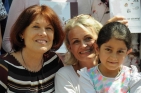 2018DrChristineTeuschlerUndKrisztinaKavanVHSBurgenlandMitFluechtlingskindFotoPrinSCHNAPPENat
