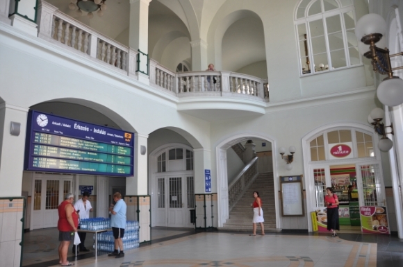 SzegedBahnhofsgebaeudeFotoWilhelmBoehm