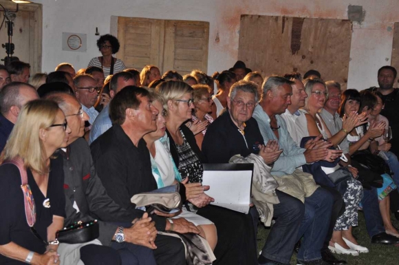 PublikumUhudlertheaterHeiligenbrunnBurgenlandFotoPrinzSCHNAPPENat